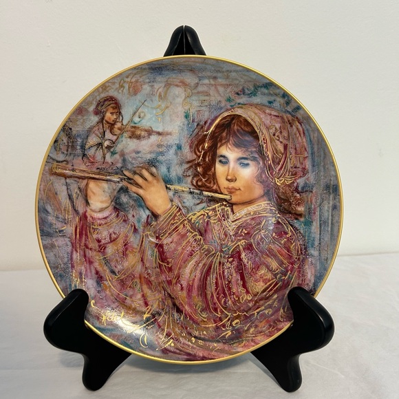 Edna Hibel Plate - Picture 2 of 3